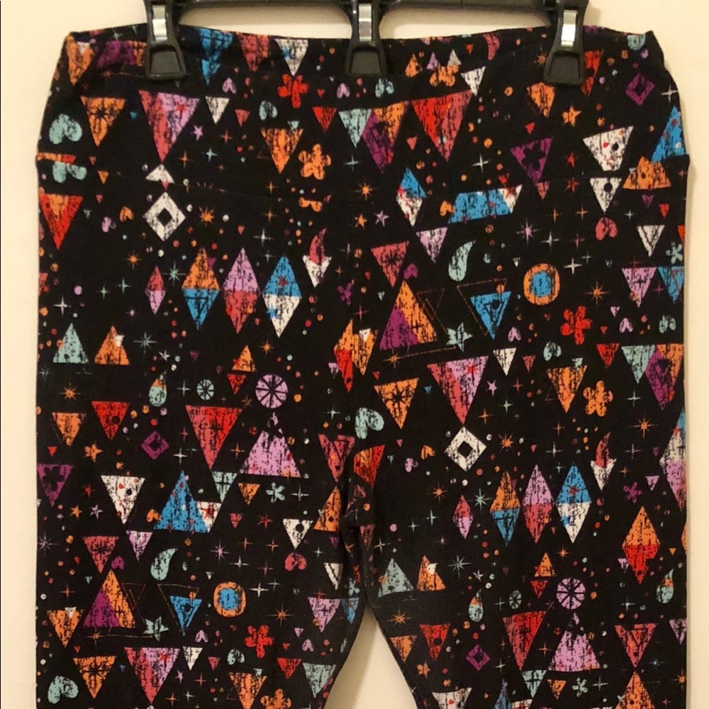 LuLaRoe Tall & Curvy Leggings